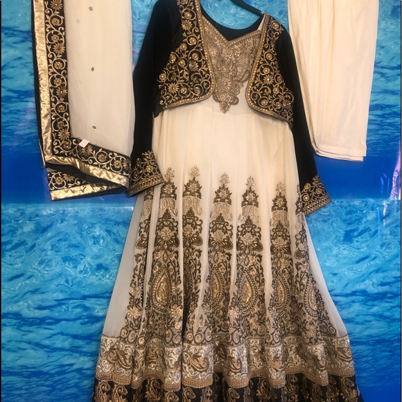 Indian bridel gown/party wear - Picture 1 of 6